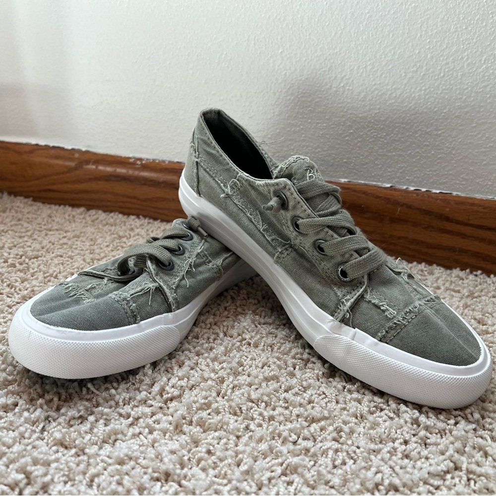 Blowfish Malibu canvas shoes!